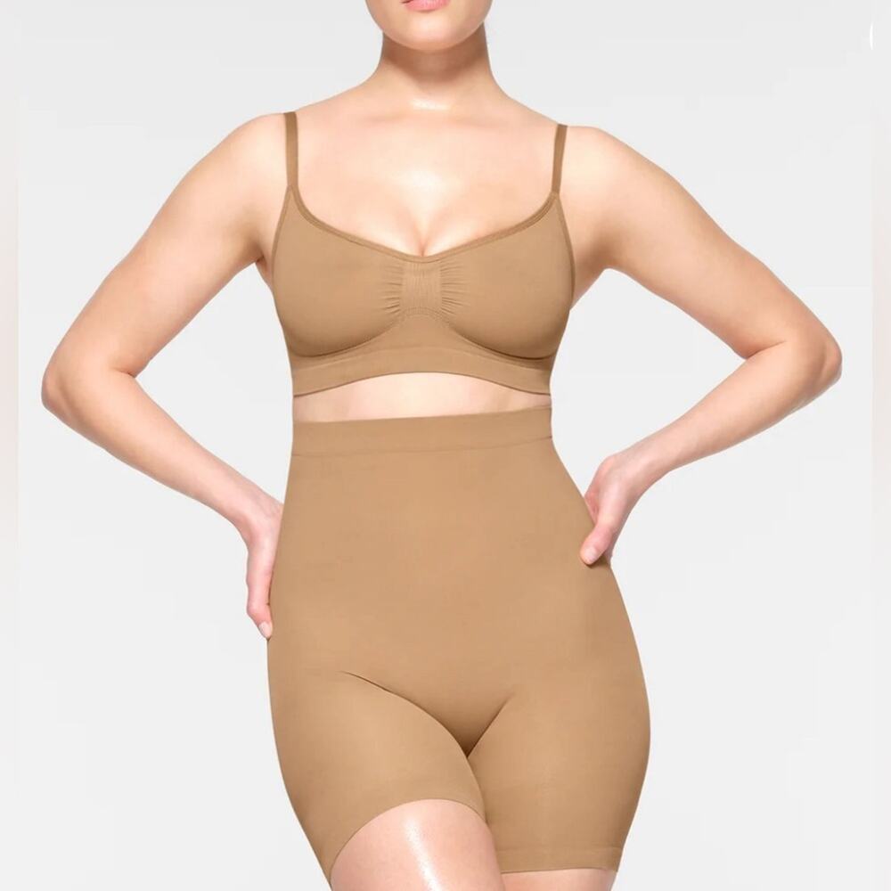 SKIMS seamless sculpt mid waist mid thigh short size S